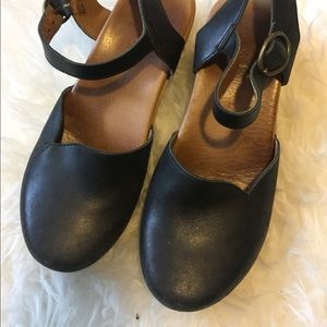 Dansko heel with ankle strap